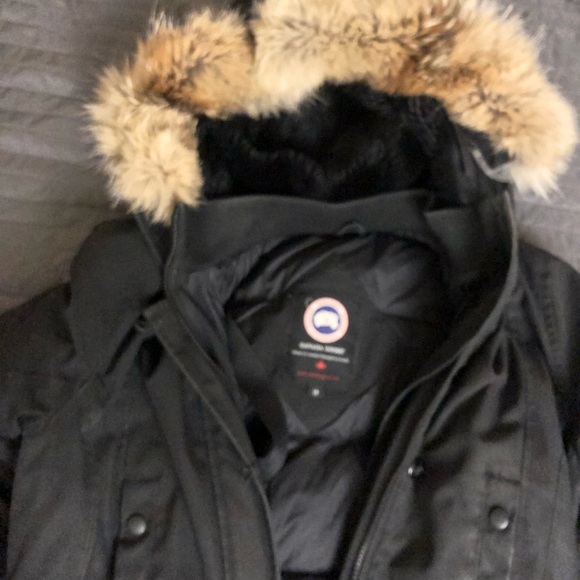 Canada goose Kensington coat with fur - Picture 13 of 14